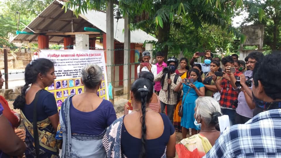 யாழ் கிட்டுபூங்காவில் ஆரம்பமாகிய காணமல் ஆக்கப்பட்ட உறவினரின் போராட்ம்!! 4