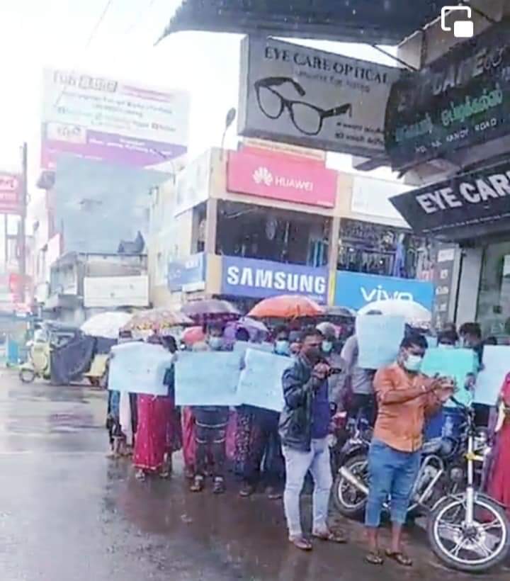 தமிழ் தேசிய மக்கள் முன்னணியால் ப வவுனியா பழைய பேருந்து நிலையத்துக்கு முன்பாக மாபெரும் கண்டன ஆர்ப்பாட்டம்! 3