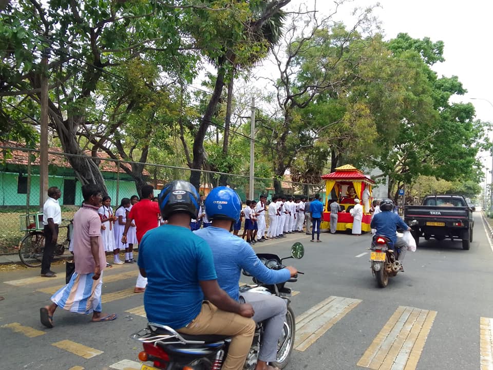 You are currently viewing அறத்தாய்கு அலையலையாய் வணக்கம் செலுத்தும் மட்டு அம்பாறை மாணவமாணவிகள்!