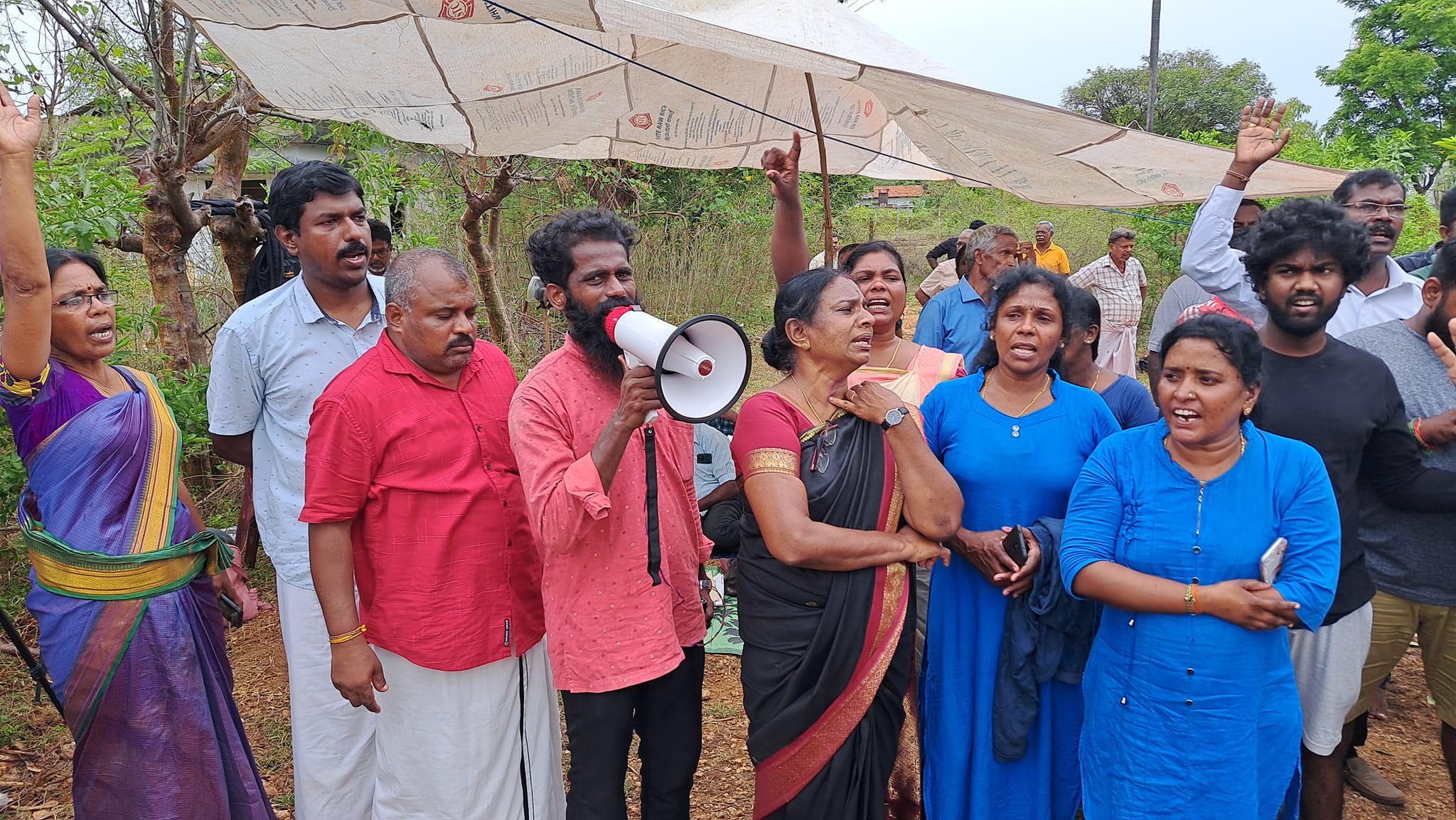 You are currently viewing சட்டவிரேதமாக அமைக்கப்பட்டுள்ள விகாரையை அகற்றுமாறு வலியுறுத்தி மக்கள் போராட்டம்!