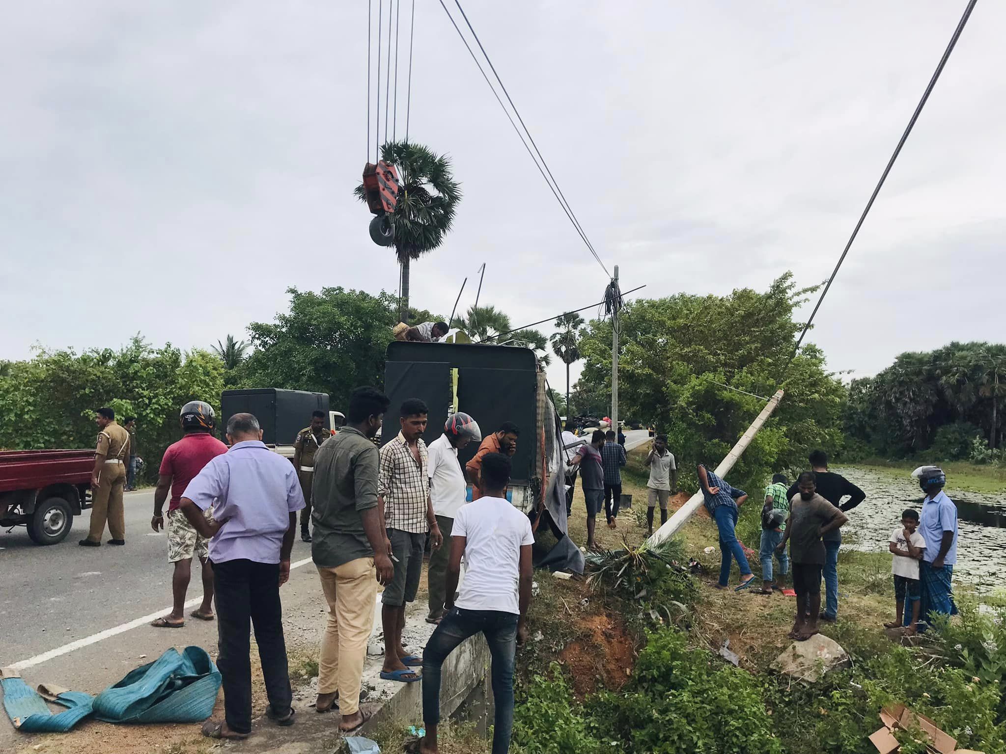 You are currently viewing புதுக்காடு சந்தியை அண்மித்த ஏ9 வீதியில் விபத்து! சாரதி படுகாயம்!