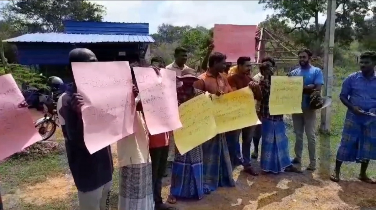 You are currently viewing குளம் அமைப்பதற்கு எதிராக மக்கள் ஆர்ப்பாட்டம்!