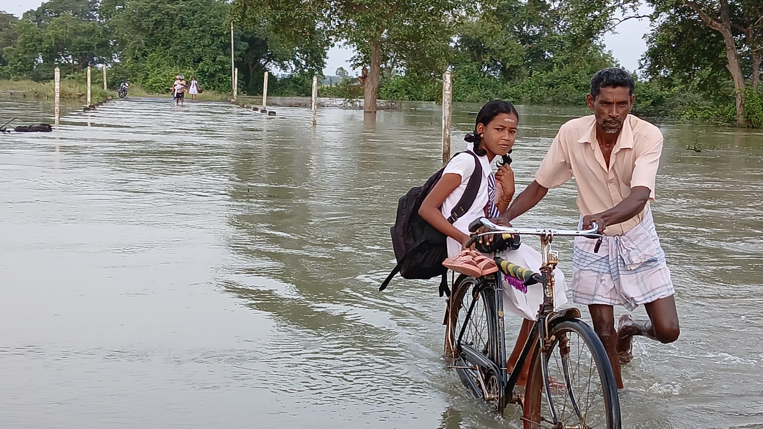 You are currently viewing கிளிநொச்சி மக்கள் தொடர்ச்சியாக மூன்றாவது முறையாகவும் வெள்ளத்தினால் பாதிப்பு!