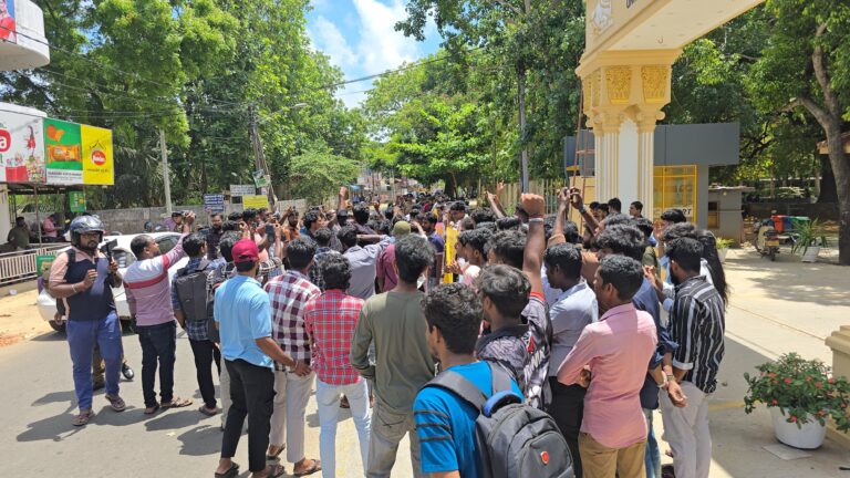 Read more about the article யாழ்ப்பாண பல்கலைக்கழகத்தில் வெடித்த மாணவர் போராட்டம்!
