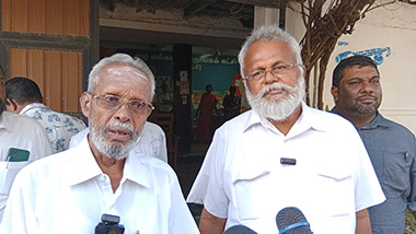 Read more about the article ஈபிடிபியுடன் கைகோர்த்த தமிழரசு!- ஆட்சியமைக்க ஆதரவு கோரியது.